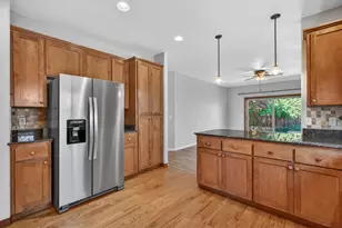 1621 Monarch Ln, Medford, OR 97504 - Photo 8