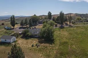 1839 Melanie Ct, Klamath Falls, OR 97601 - Photo 2