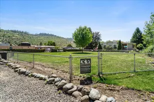 20055 OR-62, Shady Cove, OR 97539 - Photo 10