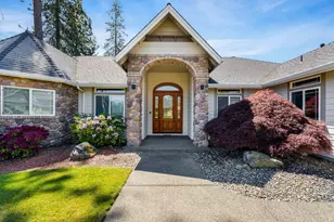 2310 Haviland Dr, Grants Pass, OR 97527 - Photo 2