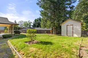 1007 NW Regent Dr, Grants Pass, OR 97526 - Photo 24