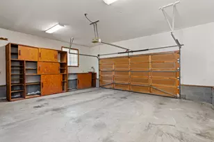 1007 NW Regent Dr, Grants Pass, OR 97526 - Photo 22