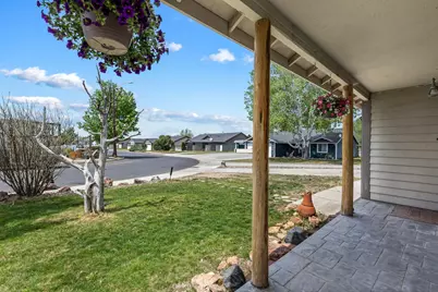648 NE Cougar Loop, Prineville, OR 97754 - Photo 4