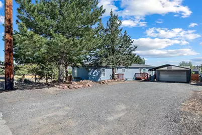 215 SE J Street, Madras, OR 97741 - Photo 2