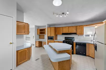 215 SE J Street, Madras, OR 97741 - Photo 18