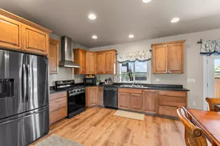 412 Barnum Dr, Phoenix, OR 97535 - Photo 8