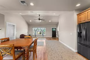 412 Barnum Dr, Phoenix, OR 97535 - Photo 6
