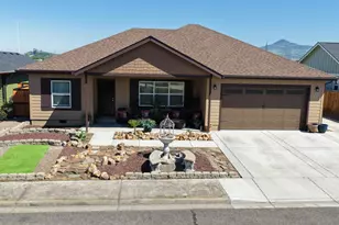 412 Barnum Dr, Phoenix, OR 97535 - Photo 1