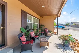 412 Barnum Dr, Phoenix, OR 97535 - Photo 2