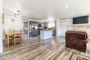 1070 NW 10th St, Prineville, OR 97754 - Photo 6