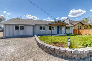 1070 NW 10th St, Prineville, OR 97754 - Photo 2