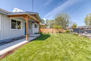 1070 NW 10th St, Prineville, OR 97754 - Photo 4
