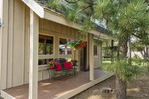 57803 Mt Rainier Ln, Sunriver, OR 97707 - Photo 2