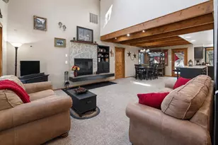 57803 Mt Rainier Ln, Sunriver, OR 97707 - Photo 6