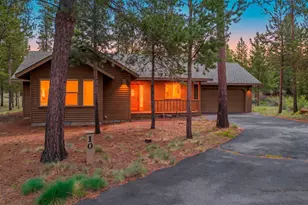 18252 Ollalie Ln, Sunriver, OR 97707 - Photo 2