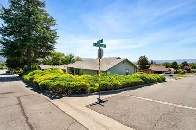 440 NE Royal Drive, Grants Pass, OR 97526 - Photo 30