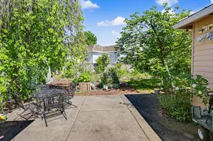 769 Mountain View Dr, Medford, OR 97504 - Photo 30