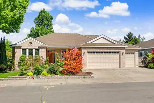 769 Mountain View Dr, Medford, OR 97504 - Photo 2