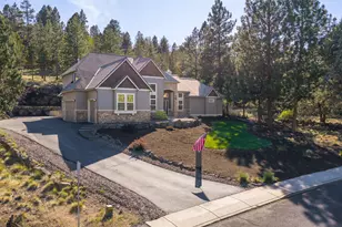 3193 N W Colonial Dr, Bend, OR 97703 - Photo 4