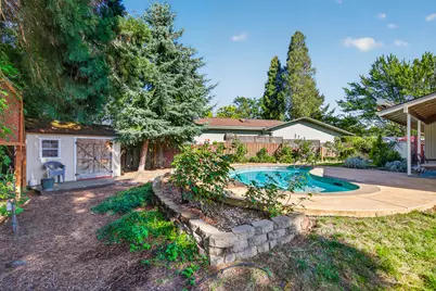 2432 London Circle, Medford, OR 97504 - Photo 32