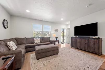 3734 SW Lava Place, Redmond, OR 97756 - Photo 4