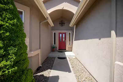 5521 Benchwood Avenue, Klamath Falls, OR 97603 - Photo 2