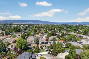 2258 Gene Cameron Wy, Medford, OR 97504 - Photo 60