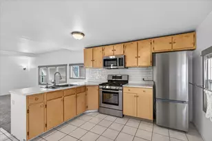 2252 Table Rock Rd, Medford, OR 97501 - Photo 4
