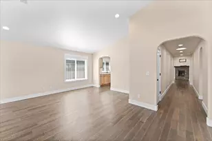 2953 Naples Dr, Grants Pass, OR 97527 - Photo 4