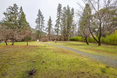 8730 Rogue River Highway, Grants Pass, OR 97527 - Photo 22