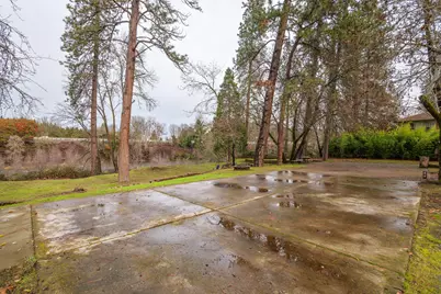 8730 Rogue River Highway, Grants Pass, OR 97527 - Photo 24