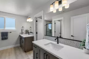 60933 SE Sydney Harbor Ct, Bend, OR 97702 - Photo 26