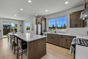60933 SE Sydney Harbor Ct, Bend, OR 97702 - Photo 8