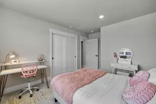 60933 SE Sydney Harbor Ct, Bend, OR 97702 - Photo 36