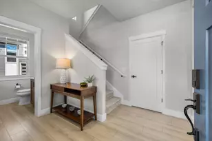 60933 SE Sydney Harbor Ct, Bend, OR 97702 - Photo 4