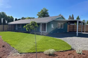 2216 Piazza Dr, Medford, OR 97501 - Photo 2