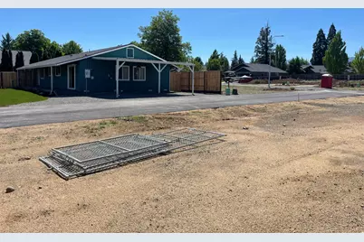 2216 Piazza Drive, Medford, OR 97501 - Photo 28