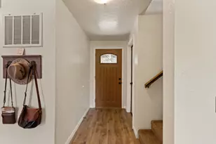 2642 Hawaiian Ave, Medford, OR 97504 - Photo 6