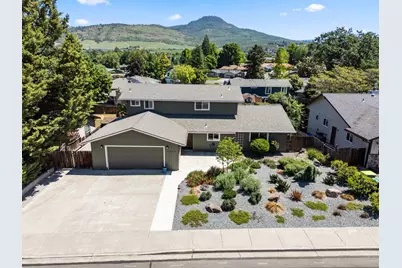 2642 Hawaiian Avenue, Medford, OR 97504 - Photo 1