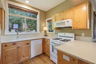 1940 NW Monterey Pines Dr, Bend, OR 97703 - Photo 12