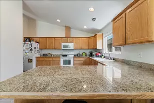 145 SW Vicki Ln, Grants Pass, OR 97526 - Photo 8