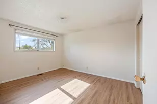 563 SW 2nd St, Madras, OR 97741 - Photo 14