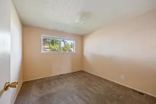 563 SW 2nd St, Madras, OR 97741 - Photo 12