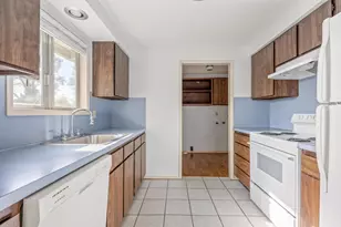563 SW 2nd St, Madras, OR 97741 - Photo 6