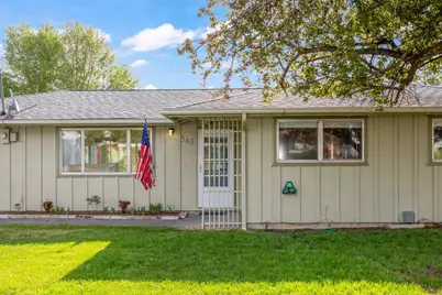 563 SW 2nd Street, Madras, OR 97741 - Photo 2