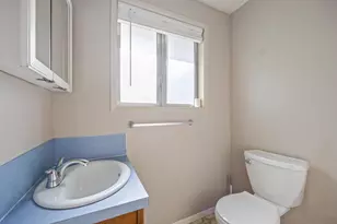 563 SW 2nd St, Madras, OR 97741 - Photo 16