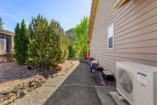 847 Three Pines Rd, Grants Pass, OR 97526 - Photo 28