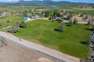 12913 S W Lark Meadow Ln, Powell Butte, OR 97753 - Photo 2