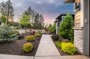 3158 NW Hidden Rdg Dr, Bend, OR 97703 - Photo 2