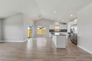 1717 NE 3rd Ct, Redmond, OR 97756 - Photo 20